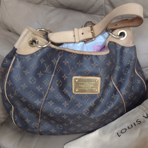 Authentic Louis Vuitton Galleria GM - Picture 1 of 16